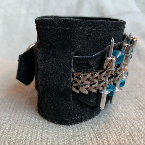 Hand crafted - Black Leather Cuff aqua blue bead metal pieces ajustable bracelet - Picture 9 of 9